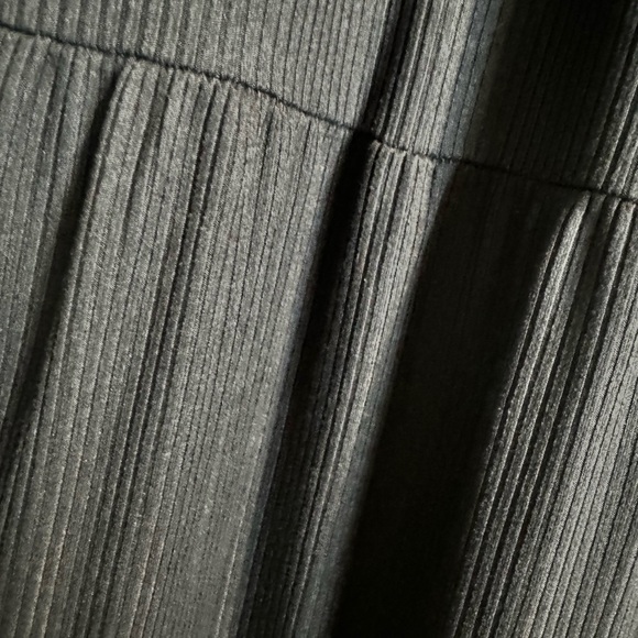 Black halter top, ribbed maxi dress - Picture 9 of 11